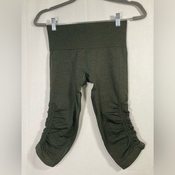 Lululemon in the flow crops size 4 green - Picture 3 of 10
